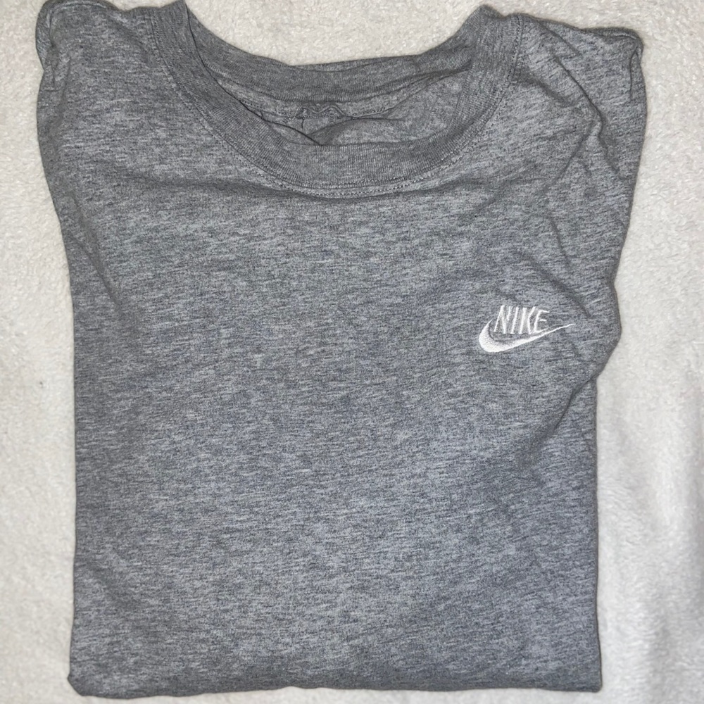 🌷4/20 Nike gray long sleeve t-shirt